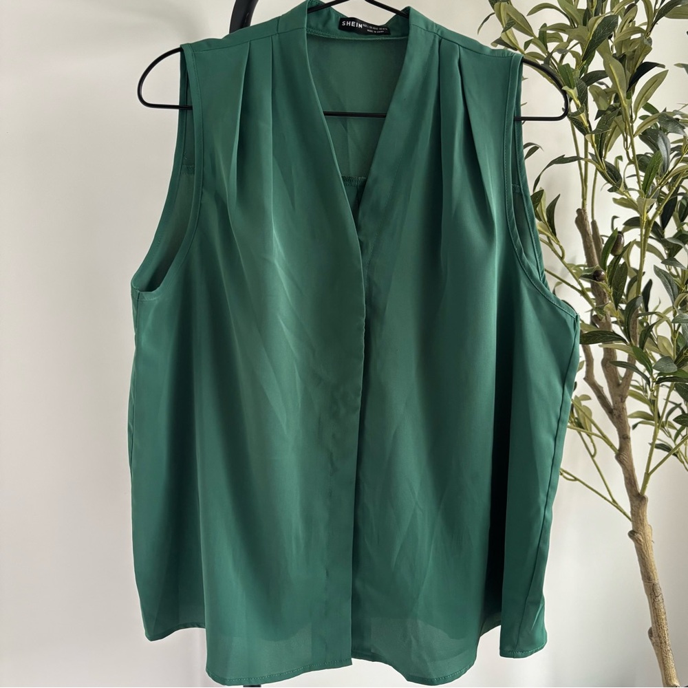• [SHEIN] Sleeveless Blouse •